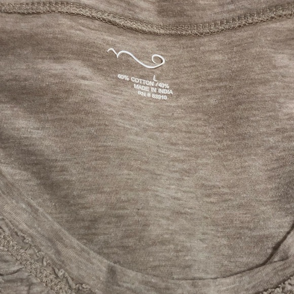 ❗️SOLD❗️🎉{Host Pick} Tan Floral Design • Long Sleeve Shirt - Picture 3 of 8